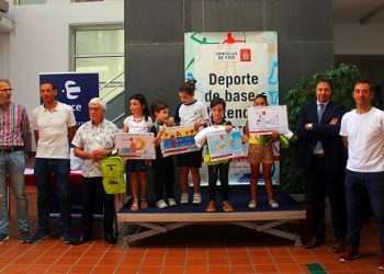 Las piscinas municipales potencian la natación escolar con la Peixe Card