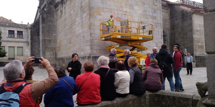 Cangas se libra por fin de la simbología franquista