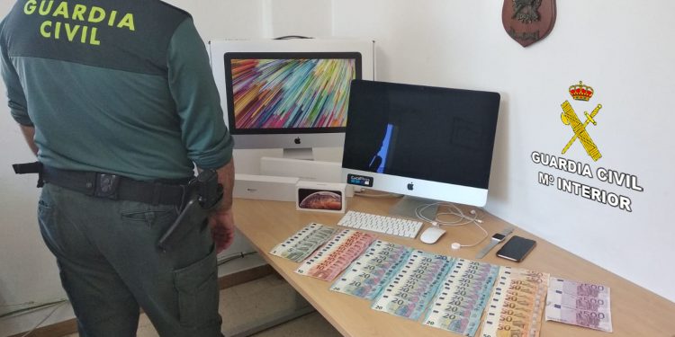 Detenido en Gondomar acusado de robar en su trabajo para costear su ludopatía