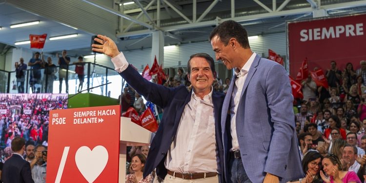 Sánchez: «Vengo a Vigo a daros las gracias y a apoyar al alcalde de referencia»