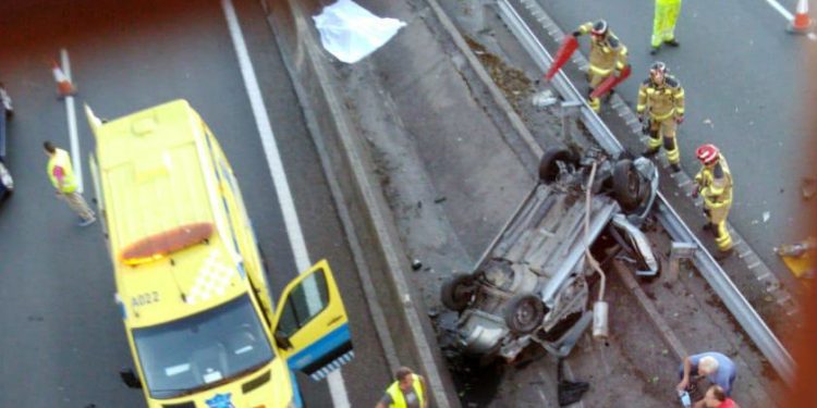 Tres jóvenes mueren en un accidente en la autopista AP9 en Vigo al volcar su coche