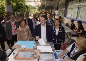 Abel Caballero incrementará su mayoría absoluta con al menos 19 concejales, según un sondeo