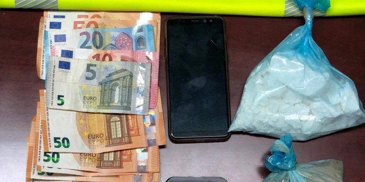 La Guardia Civil se incautó en abril de cerca de 6.000 dosis de estupefacientes en O Salnés y Caldas