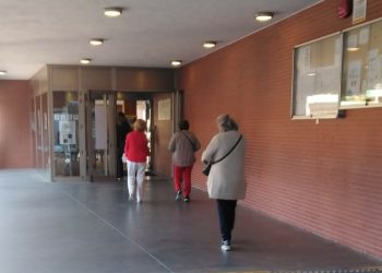 Un colegio electoral de Vigo tendrá que ampliar su horario de votación al tardar en constituirse la mesa