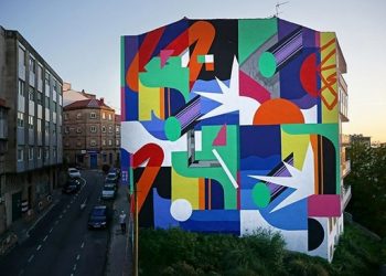 Una explosión de color inunda la calle Pino y el colegio San José de A Guía