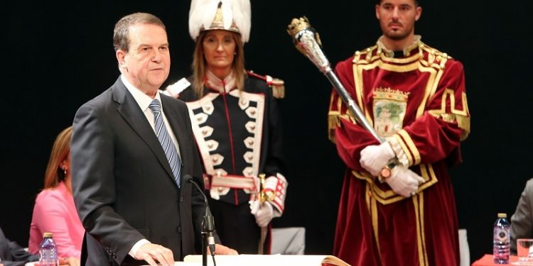 La última encuesta antes del 26M da a Abel Caballero un resultado histórico