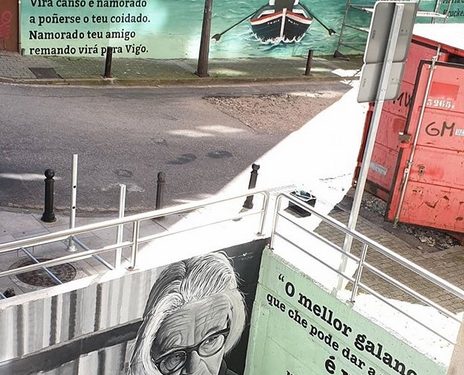 Os versos de María do Carme Kruckenberg esténdense polas paredes de Vigo