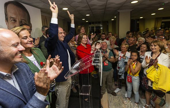 Caballero arrasa en Vigo con 20 concejales y un respaldo récord en España
