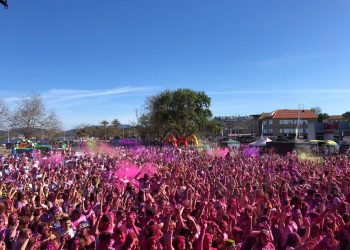 La carrera Holi Life mancha de colores a 8.000 personas en Samil