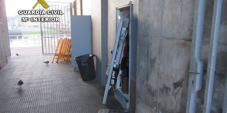 Detenido por robar en una máquina expendedora en el muelle de Baiona