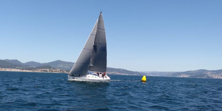 «Starfighter» y «Balea Dous» vencen en la primera jornada de la Regata Interclubes