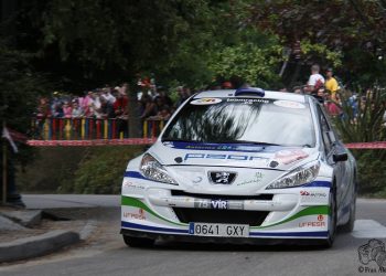 El Rallye Rías Baixas da su pistoletazo de salida recorriendo O Castro