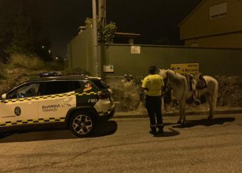 Multan a un jinete en San Juan por dar positivo cuando iba a caballo por una carretera de Nigrán