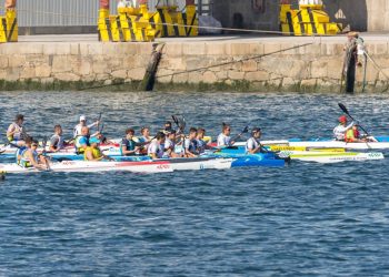 La playa de Bouzas acoge la Liga Galega de Kayak
