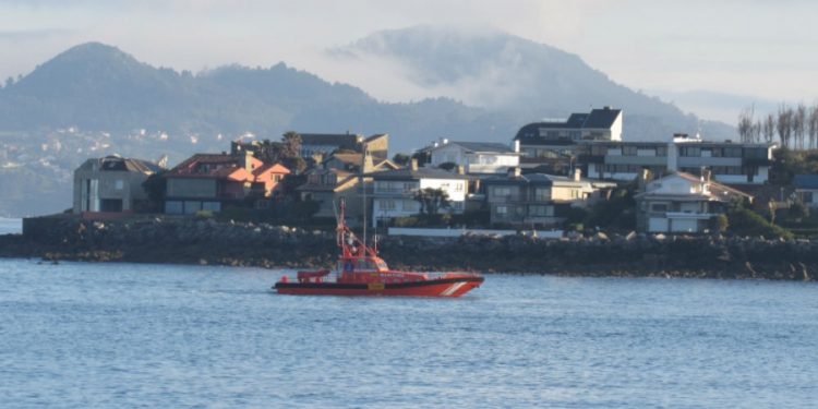 Salvamento acude en ayuda de un barco a la deriva en la Ría de Vigo