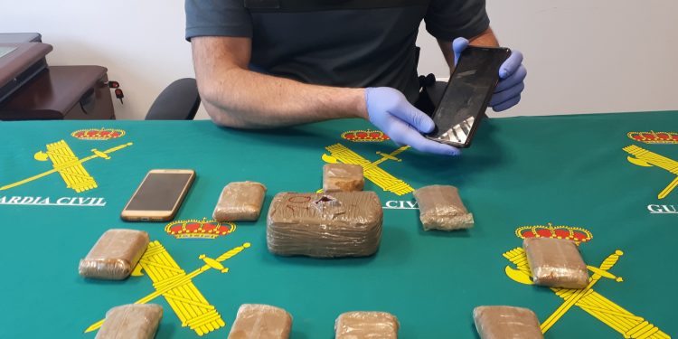 Un control de carretera en Moaña se salda con la detención de dos personas por tráfico de drogas