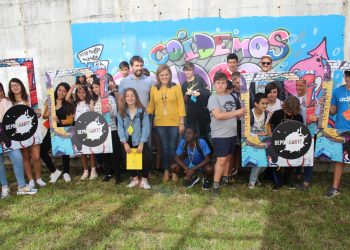 O IES Chapela descobre o seu mural, dedicado ao coidado do noso mar