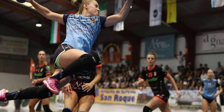 La argentina Martina Mazza apuntala la primera línea del Mecalia Guardés