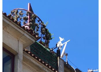 Una bruja en el balcón