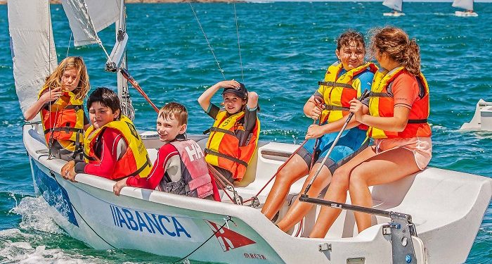 Seis propuestas de verano para navegar y disfrutar del mar en Baiona