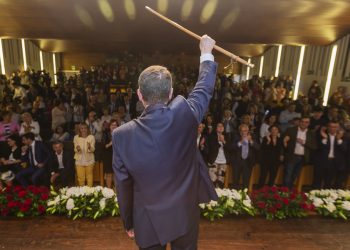 baston de mando espaldas