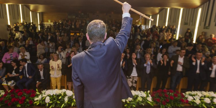 baston de mando espaldas