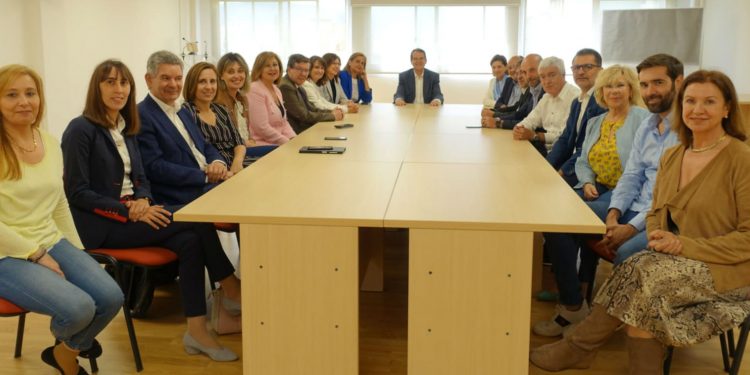 Caballero reúne por primera vez a su nuevo gobierno local para iniciar «una gran etapa»