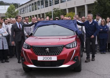 PSA presenta en Vigo el nuevo Peugeot 2008, que se fabricará en Balaídos