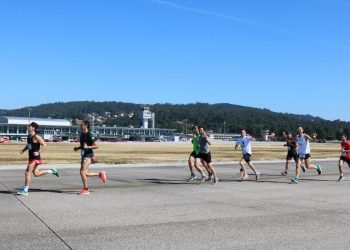 Un centenar de corredores rodean Peinador con un fin solidario