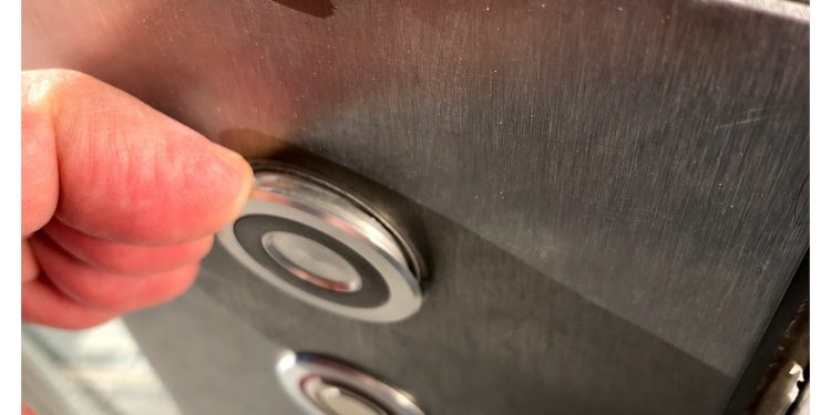 Averías en el ascensor de Menéndez Pelayo