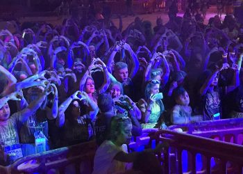 Deporte, color y diversión para 2.000 personas en la Moaña Holi Life Neon