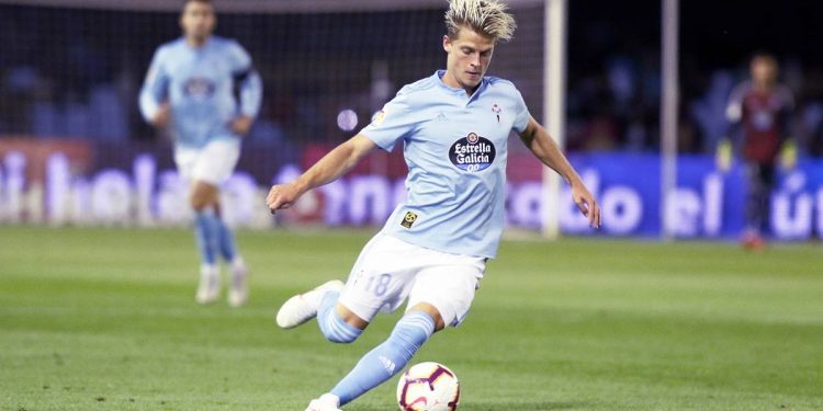 El Celta aligera peso y traspasa a Mathias Jensen al Brentford