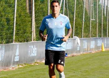Hugo Mallo se perderá casi toda la pretemporada debido a una lesión muscular