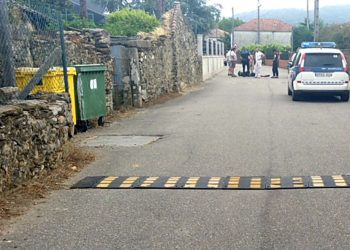 Un joven choca en su quad contra un muro tras pasar una banda reductora