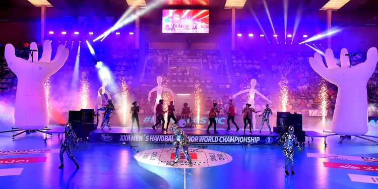 Vigo se ilumina para despedir el Mundial de balonmano y coronar a Francia