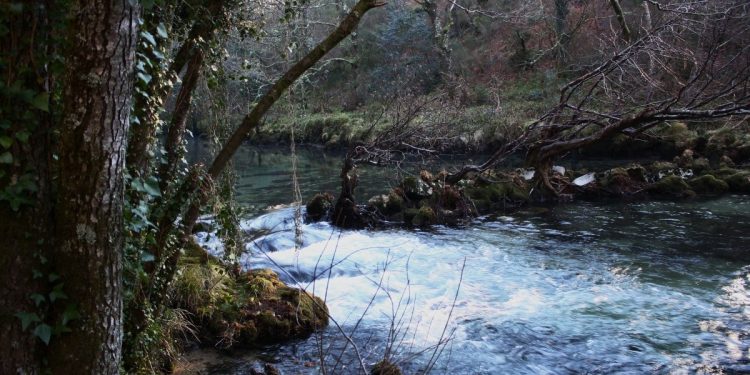 Atopados en bo estado dous homes que sufriran un accidente en balsa no Verdugo
