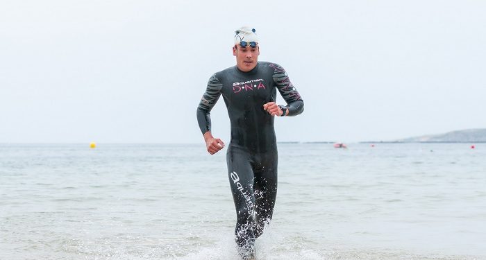 El nadador ourensano Marcos Vila gana la travesía Costa Serena