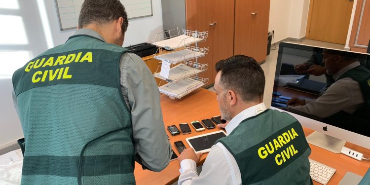 Cuatro implicados en la provincia de Pontevedra por hacer ‘grooming’ a una menor de edad