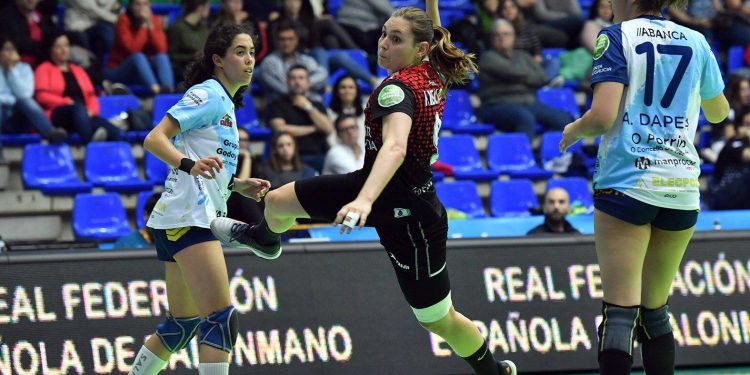 Estefanía Descalzo, madera para la primera línea y la defensa del Mecalia