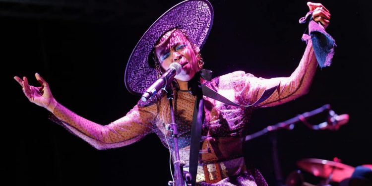 Así se despidió Lauryn Hill de Castrelos tras hacerse de rogar