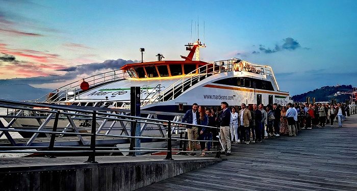 Mar de Ons ofrece viajes especiales para ver los fuegos de Bouzas desde la Ría