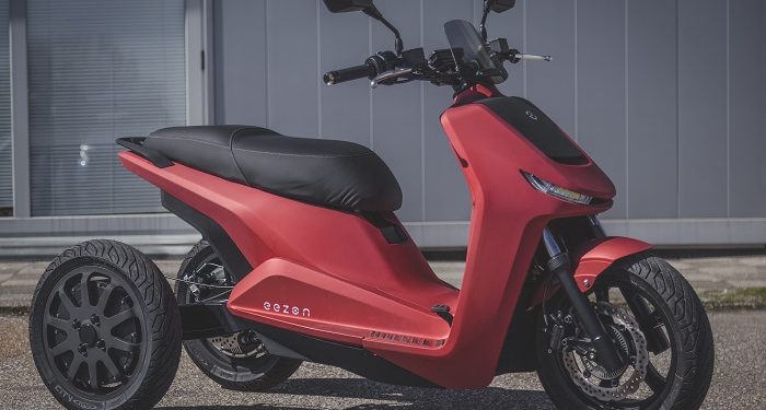 La batería con sello vigués de mayor autonomía para la moto «eezon» de tres ruedas