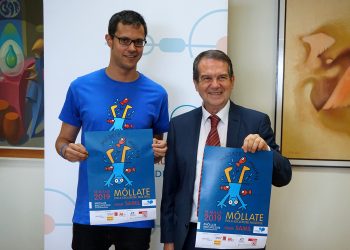 Vigo acoge la campaña de sensibilización sobre la esclerosis múltiple «Móllate»