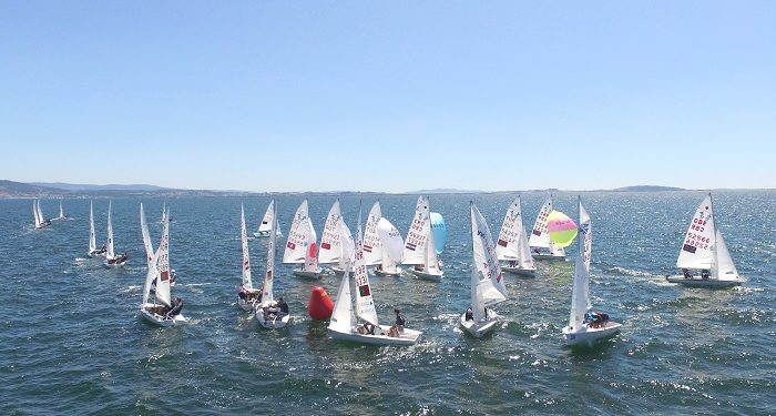 Las tripulaciones de Vigo y Sanxenxo acechan a los líderes en Arousa