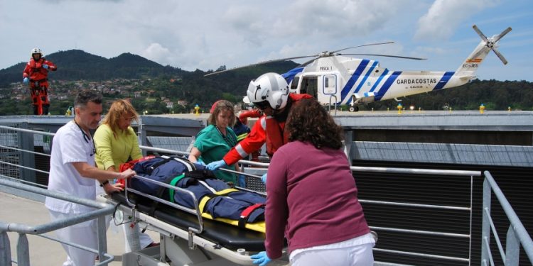 Un nido de velutinas en el helipuerto del Cunqueiro obliga a intervenir a los bomberos