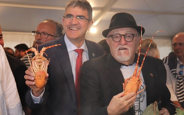 Langosta, cociña mariñeira e o humor de Moncho Borrajo triunfan en A Guarda