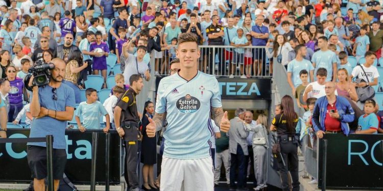 El regreso de Santi Mina congrega a 2.500 celtistas en Balaídos