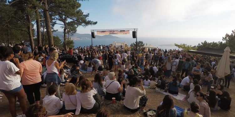 O festival Solpor Monteferro acada unha asistencia récord de preto de 5.000 persoas