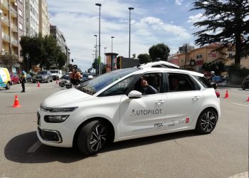 «Black Mirror» en la Gran Vía de Vigo, con un C4 Picasso autónomo y conectado