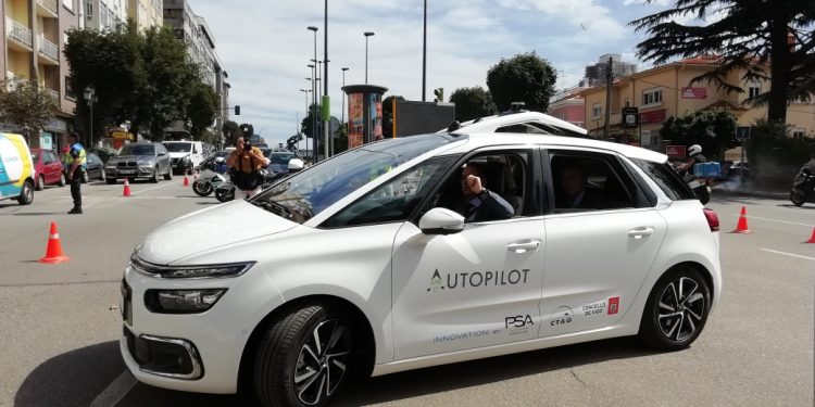 «Black Mirror» en la Gran Vía de Vigo, con un C4 Picasso autónomo y conectado